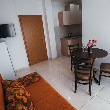 Apartmani Tamaris Vodice Esterno foto