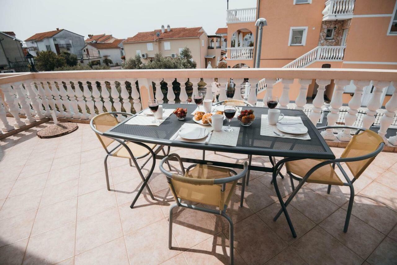 Apartmani Tamaris Vodice Esterno foto