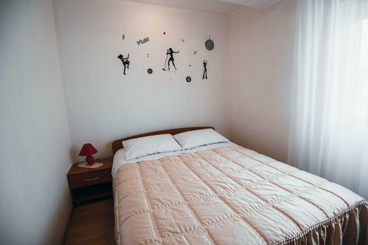 Apartmani Tamaris Vodice Esterno foto