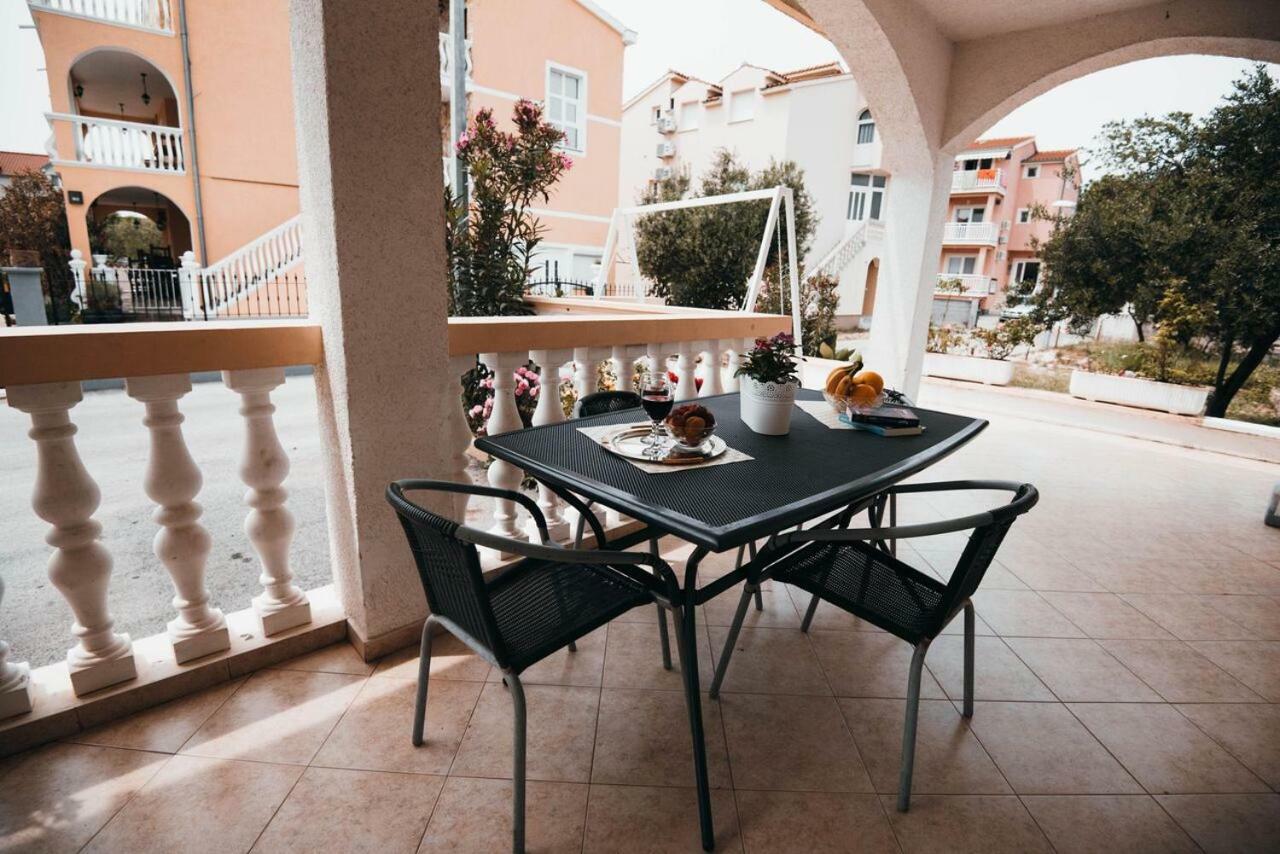 Apartmani Tamaris Vodice Esterno foto