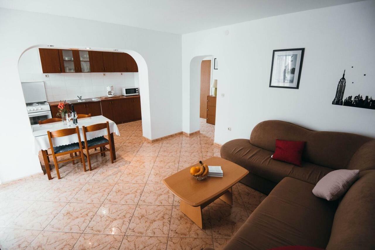 Apartmani Tamaris Vodice Esterno foto