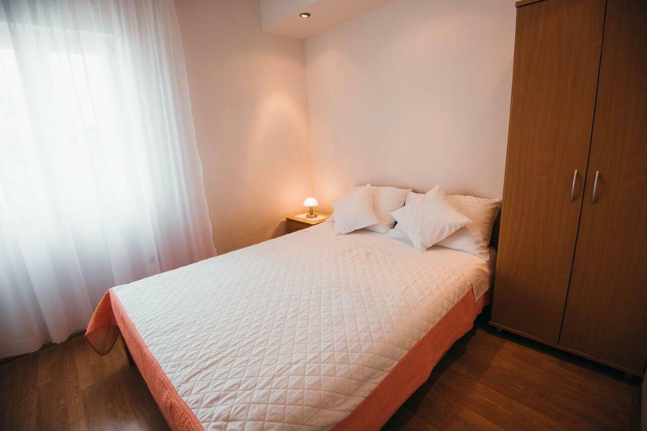 Apartmani Tamaris Vodice Esterno foto