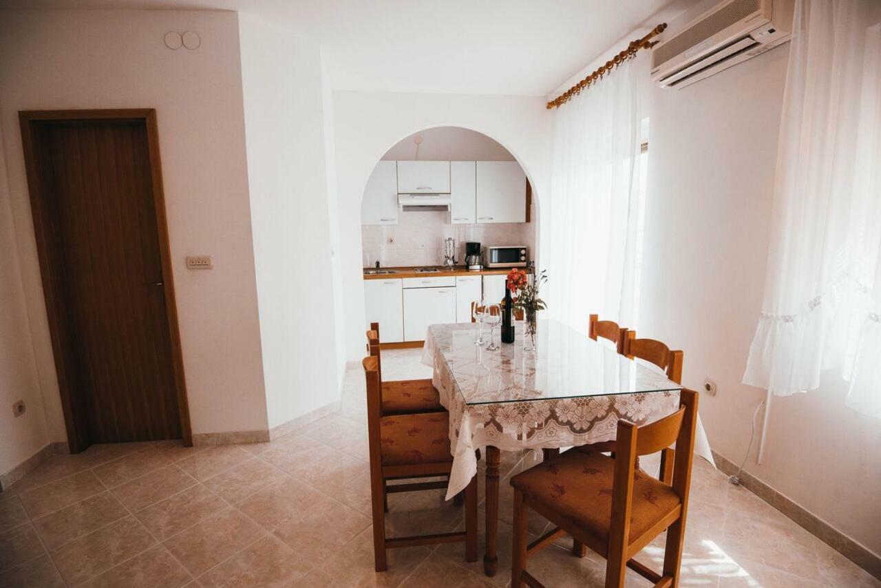 Apartmani Tamaris Vodice Esterno foto
