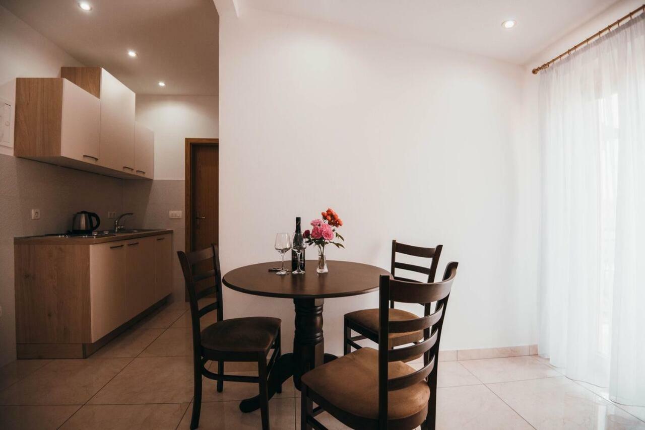 Apartmani Tamaris Vodice Esterno foto