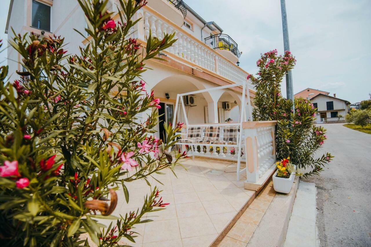 Apartmani Tamaris Vodice Esterno foto