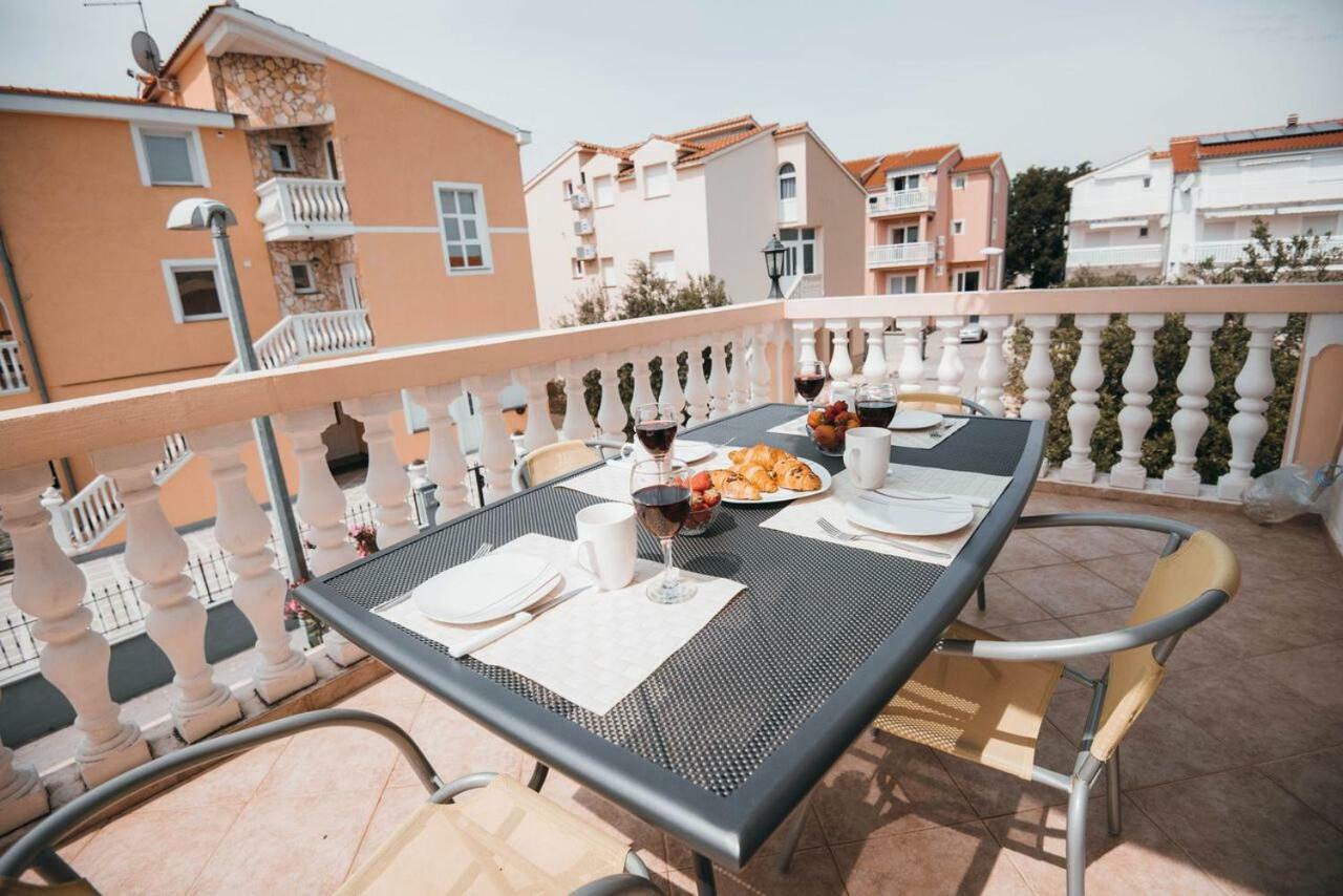 Apartmani Tamaris Vodice Esterno foto