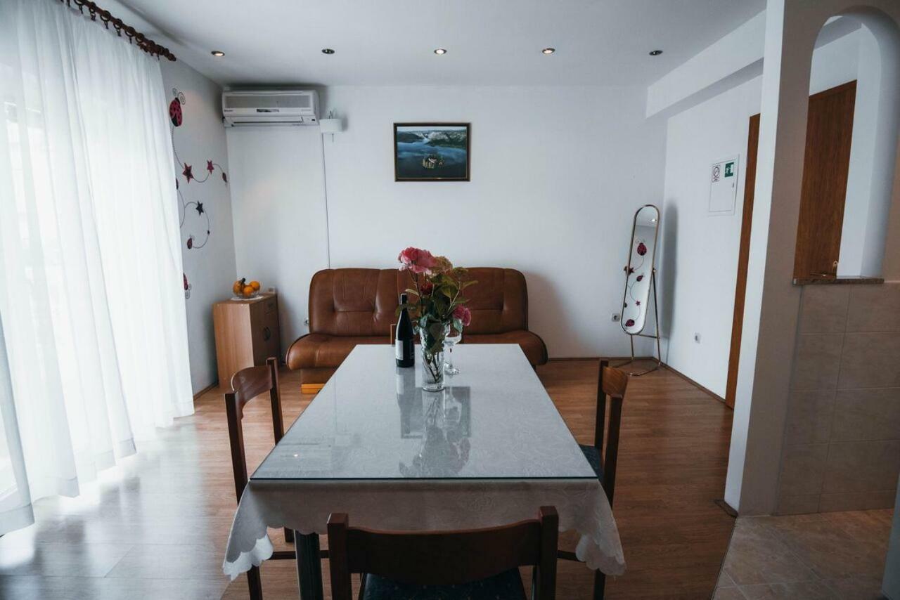 Apartmani Tamaris Vodice Esterno foto