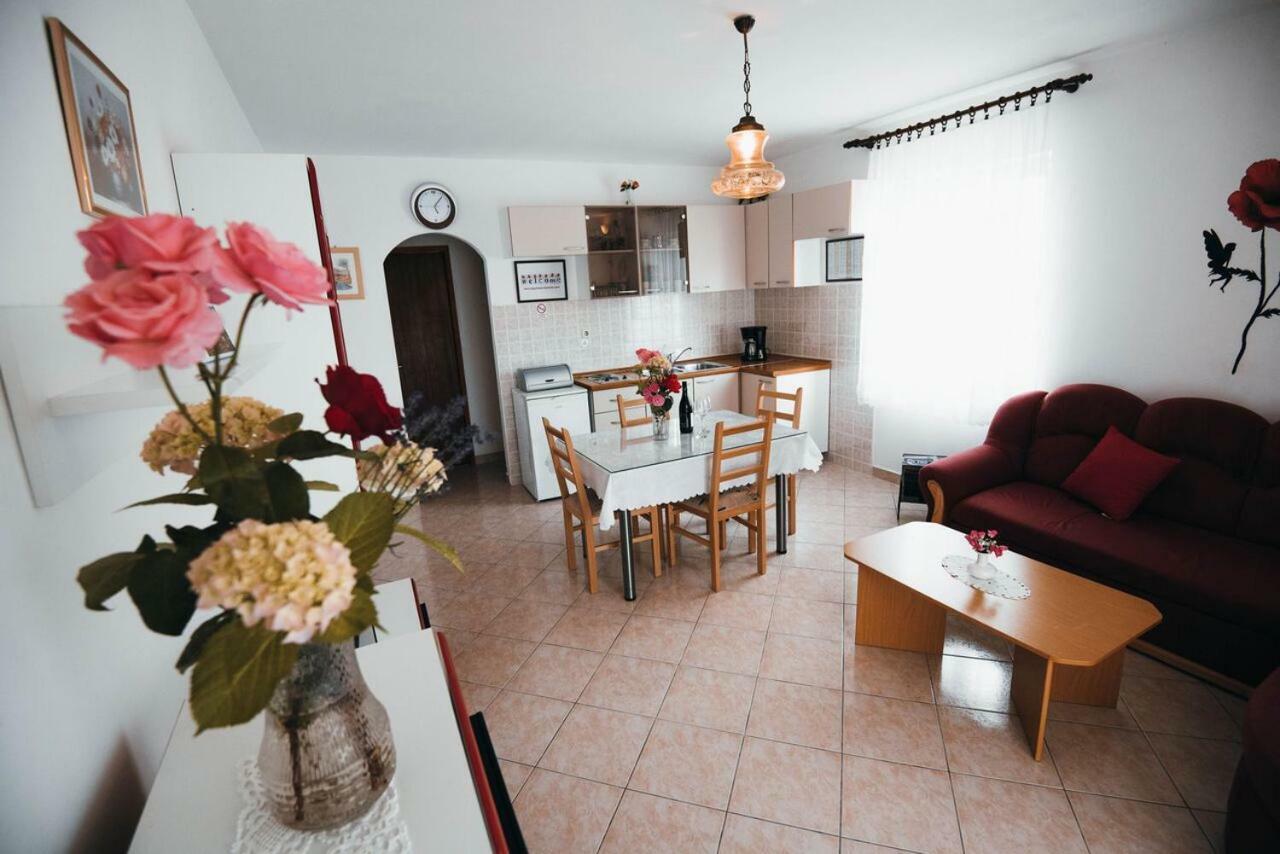 Apartmani Tamaris Vodice Esterno foto