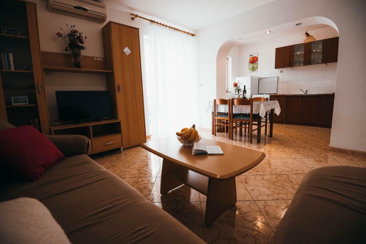 Apartmani Tamaris Vodice Esterno foto