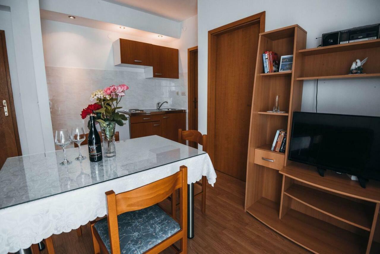 Apartmani Tamaris Vodice Esterno foto