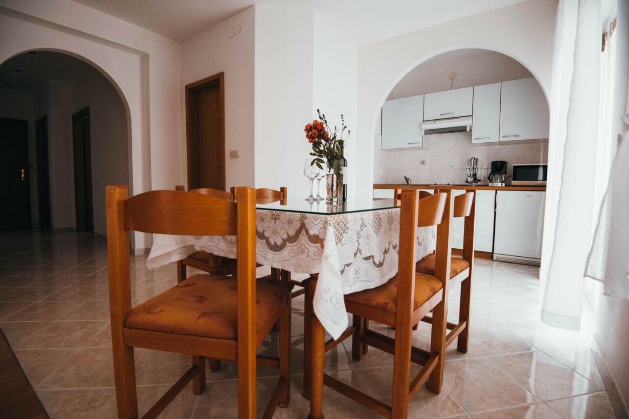 Apartmani Tamaris Vodice Esterno foto