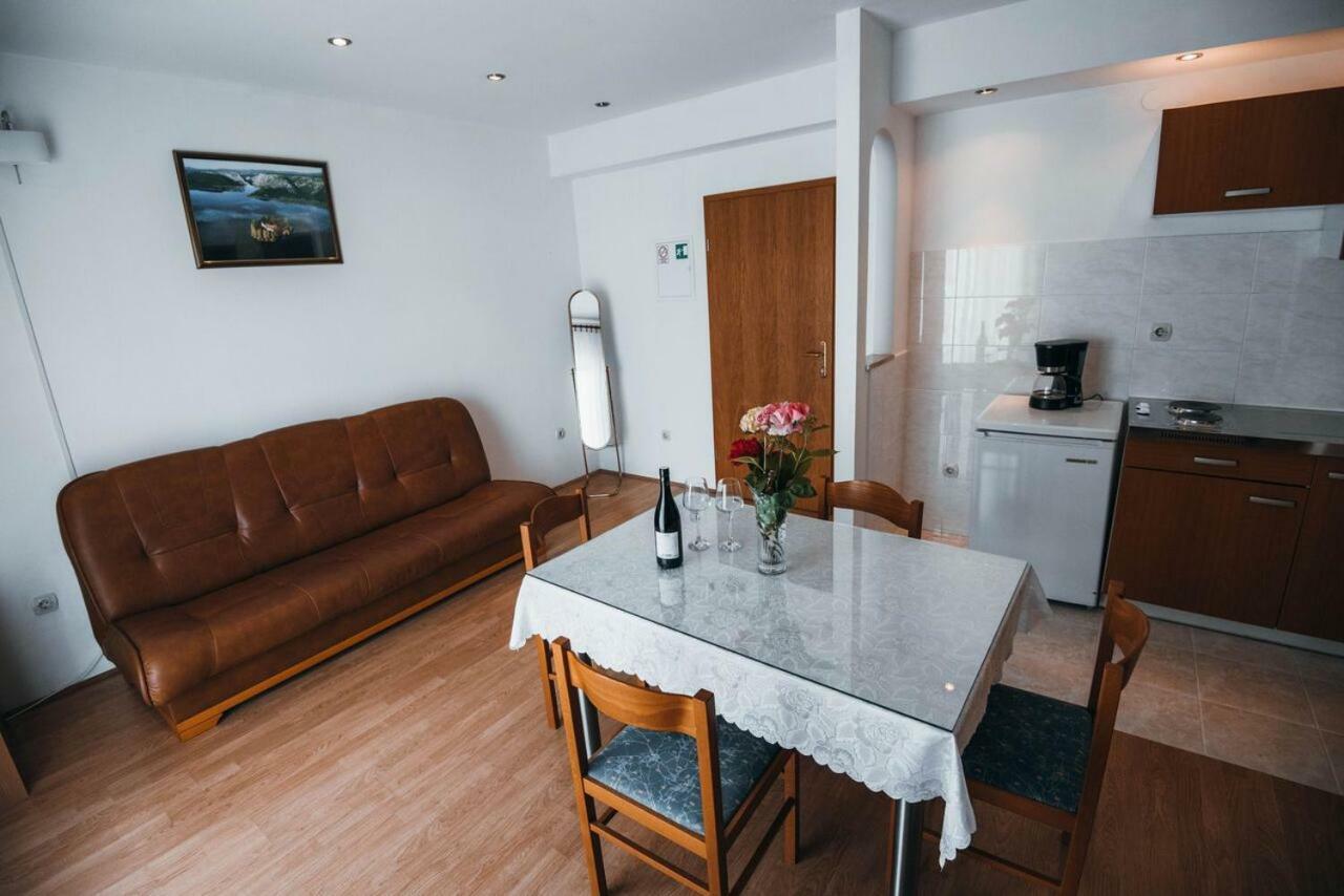 Apartmani Tamaris Vodice Esterno foto