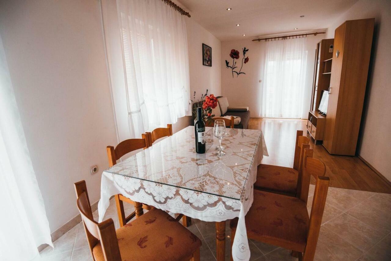 Apartmani Tamaris Vodice Esterno foto