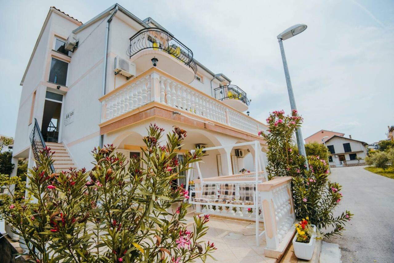 Apartmani Tamaris Vodice Esterno foto