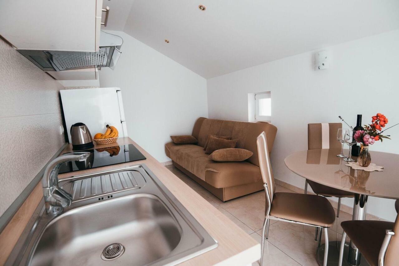 Apartmani Tamaris Vodice Esterno foto