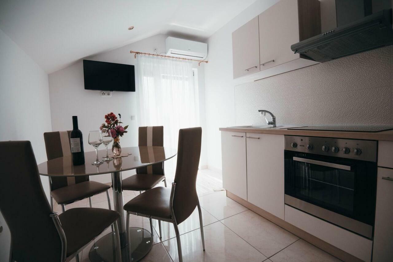 Apartmani Tamaris Vodice Esterno foto