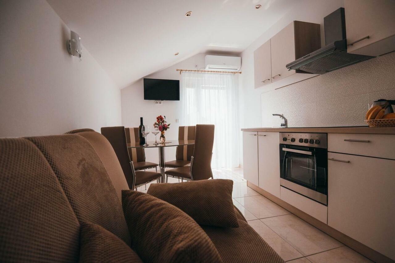Apartmani Tamaris Vodice Esterno foto