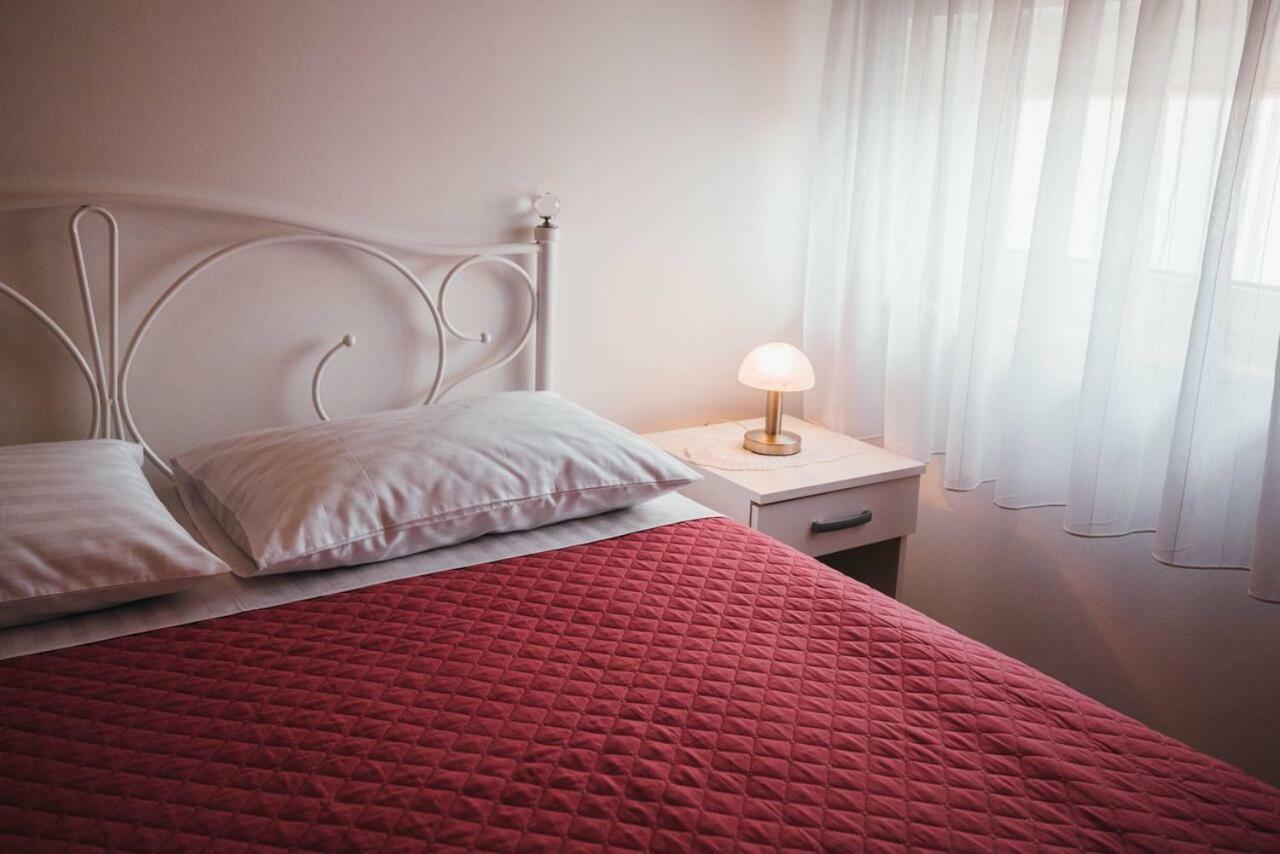 Apartmani Tamaris Vodice Esterno foto