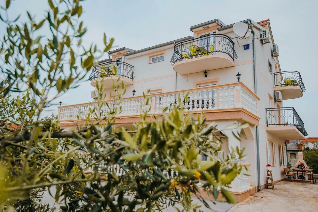 Apartmani Tamaris Vodice Esterno foto