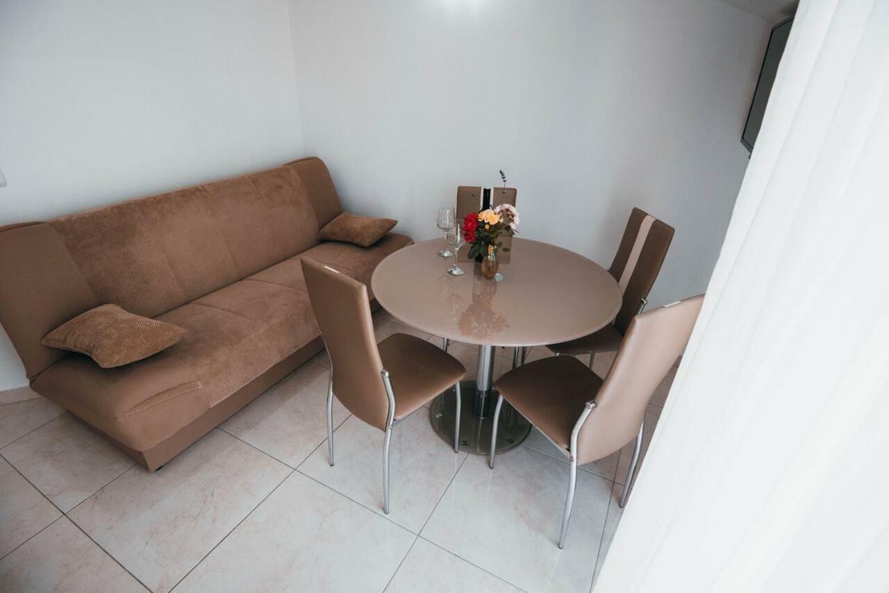 Apartmani Tamaris Vodice Esterno foto