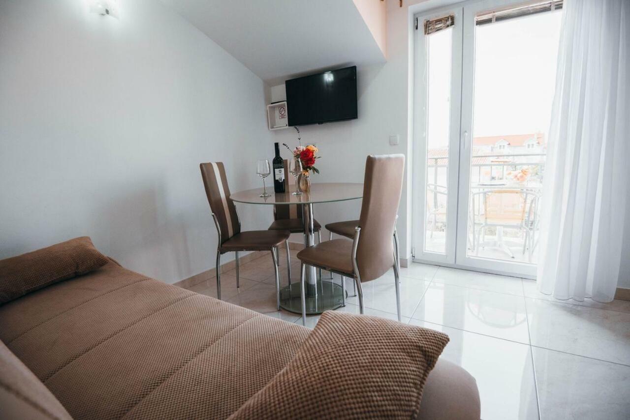 Apartmani Tamaris Vodice Esterno foto