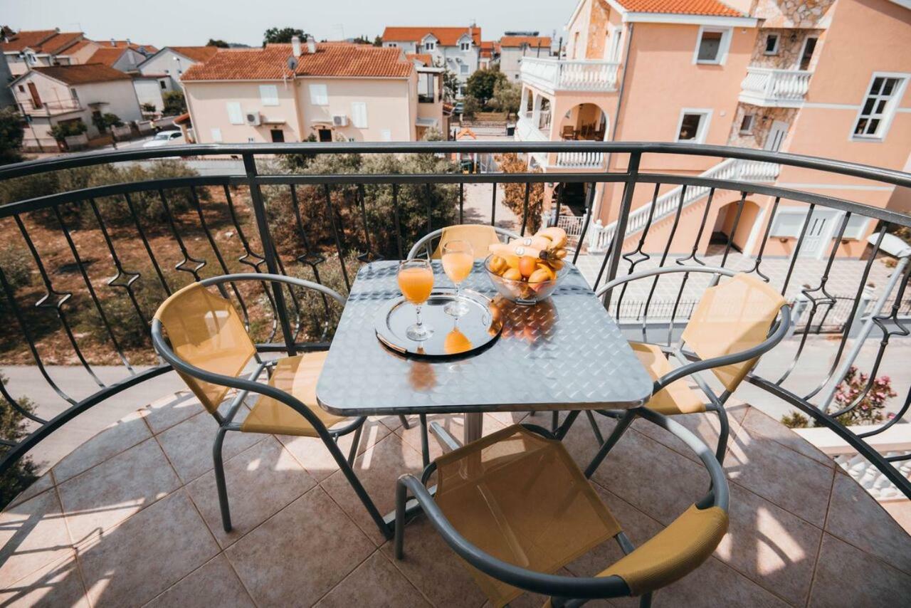 Apartmani Tamaris Vodice Esterno foto