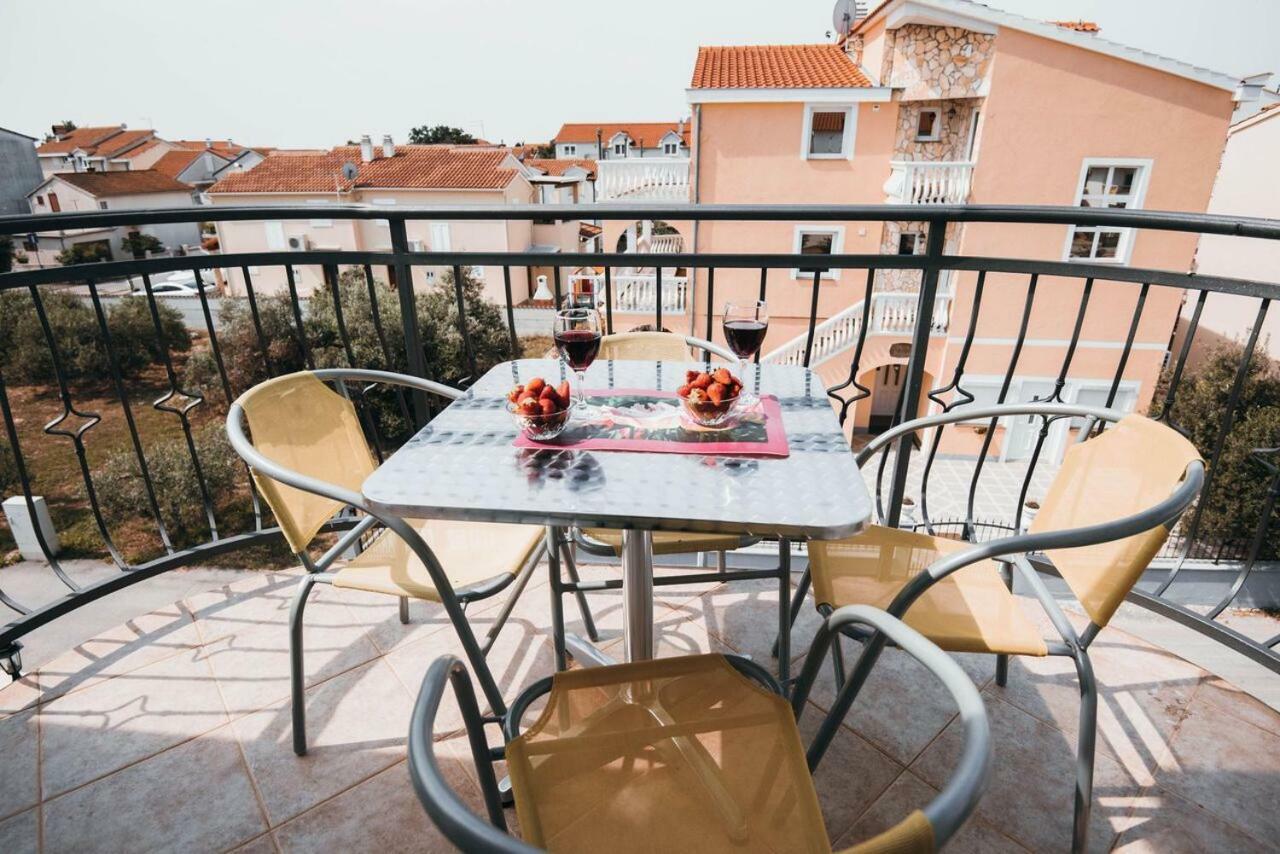 Apartmani Tamaris Vodice Esterno foto