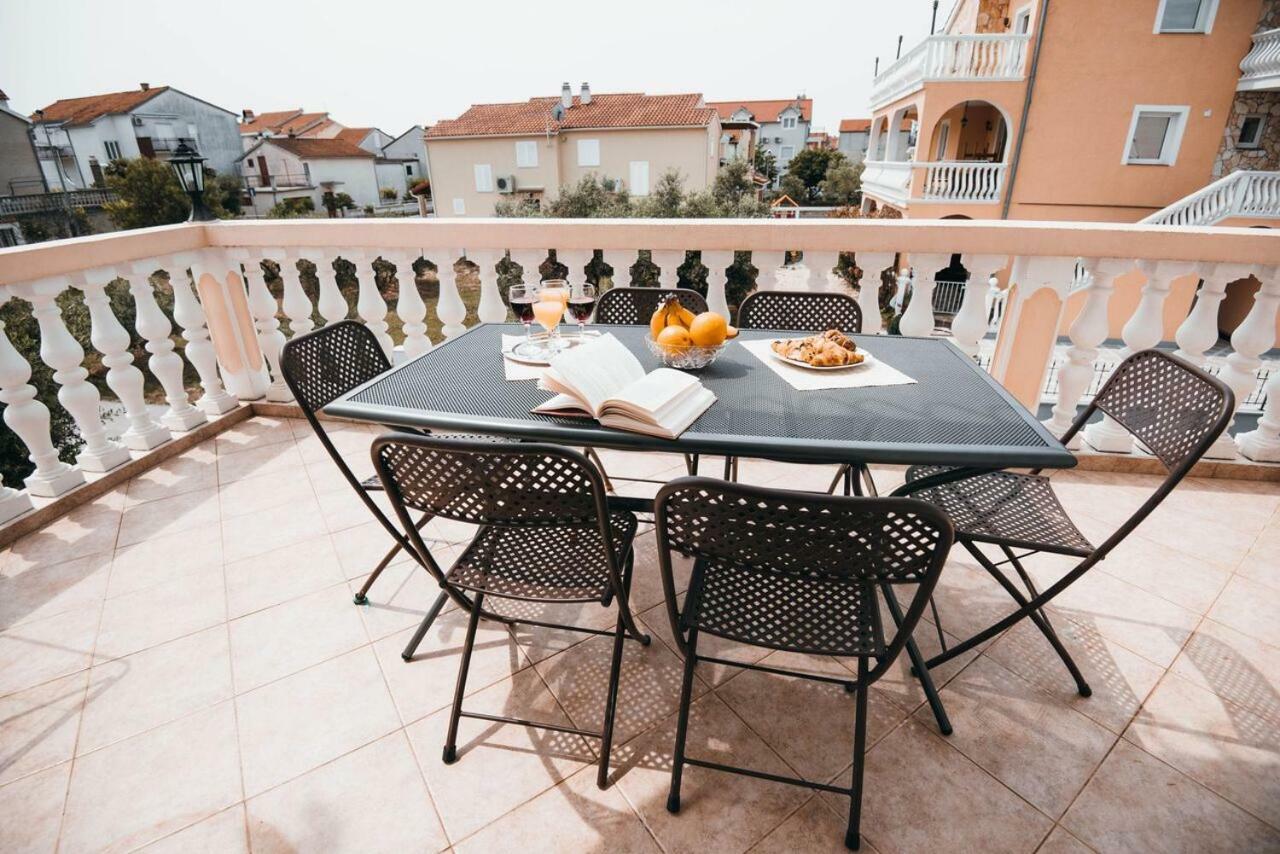 Apartmani Tamaris Vodice Esterno foto