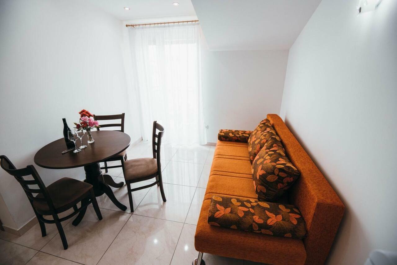 Apartmani Tamaris Vodice Esterno foto